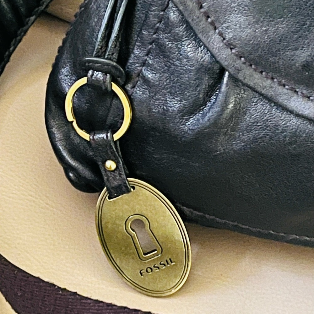 Authentic fossil crossbody purse - Picture 4 of 16